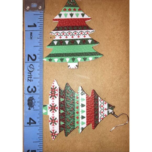 ☀️3/$12☀️ Christmas Tree Earrings - Picture 3 of 4